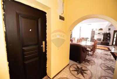 Casă cu 7 camere cu Teren 466 Mp în Singureni - 12