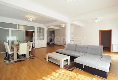 Vila cu 6-7 camere si gradina generoasa Vila cu 6-7 camere si gradina generoasa - 3