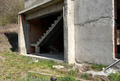 Casă cu 4 camere cu Teren 4038 Mp în Milcoiu - 16