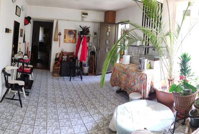 Casă cu 4 camere nedecomandat în Soarelui - 2