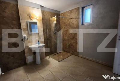 Casă cu 10 camere cu Teren 1100 Mp în Corunca - 2