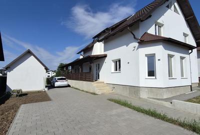 Casă cu 4 camere în Moara