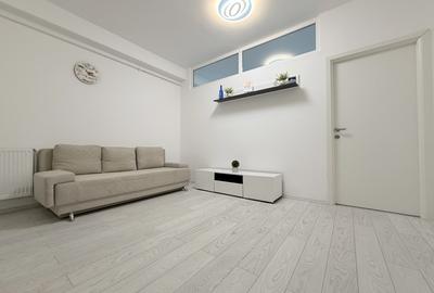 Apartament cu 3 camere semidecomandat, mobilat în Nord