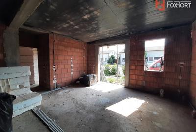 Apartament cu 3 camere decomandat în Plopi
