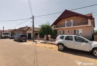 Casă cu 6 camere cu Teren 2349 Mp în Sântion - 1