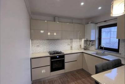 Apartament cu 2 camere decomandat, mobilat în Central