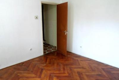 Apartament 3 camere, decomandat, parter in Ploiesti, Cina, comision 0 - 4