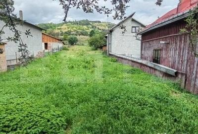 Casă cu 4 camere cu Teren 1600 Mp în Central