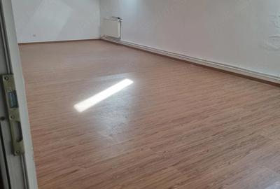 Spațiu comercial, de 10,000 mp, în Central - 7