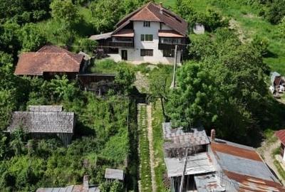 Casă individuală cu 5 camere cu Canalizare în Central - 4
