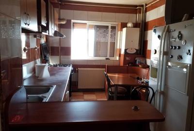 Apartament cu 3 camere decomandat în Berceni - 3