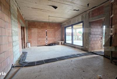 Casă cu 4 camere cu Teren 1330 Mp în Urseni