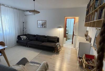 Apartament cu 3 camere semidecomandat în Central - 1