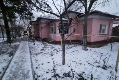 Casă cu 4 camere în Orașul de Jos