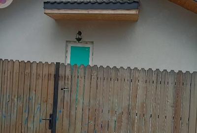 Casă cu 3 camere cu Teren 200 Mp în Central - 1