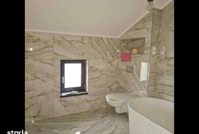 Casă cu 5 camere cu Teren 250 Mp în Central - 1