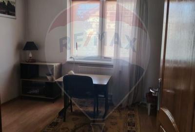 Casă / Vilă cu 8 camere de vânzare în zona Central - 6