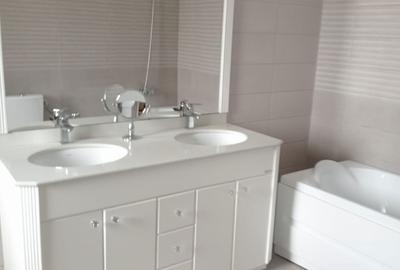 Casă cu 4 camere cu Teren 500 Mp în Central - 3