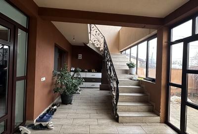 Casă cu 10 camere cu Teren 556 Mp în Central - 3