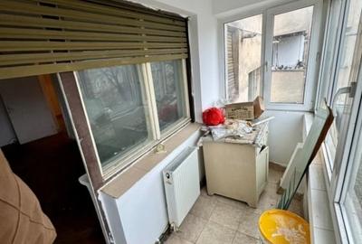 Apartament cu 3 camere decomandat în Podu Roș - 2