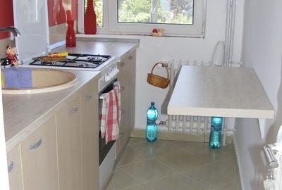 Apartament cu 2 camere semidecomandat în Km 4 - 2