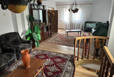 Casă cu 4 camere în Central - 2