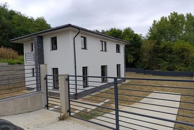 Casă cu 4 camere în Micești - 1