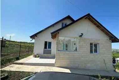 Casă cu 3 camere în Tomești - 1