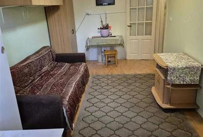 Garsoniera - Mobilatas #537;i Utilata - Decomandat - Zona UMT - 1