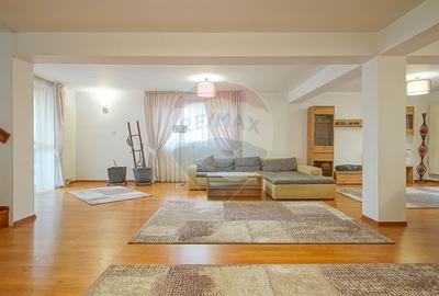 Casă cu 7 camere cu Teren 1167 Mp în Tractorul - 5