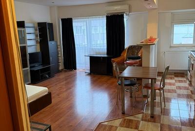 Garsonieră decomandată, mobilată în Vitan