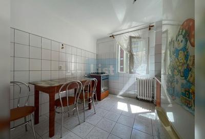 Apartament cu 3 camere semidecomandat în Micro III - 16