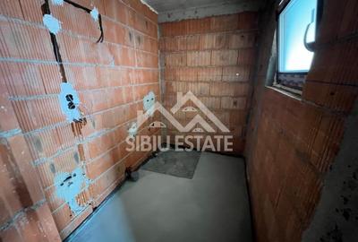 Casa individuala cu garaj , curte generoasa - 16
