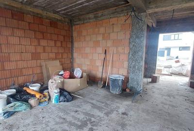 Casă cu 4 camere cu Canalizare în Central - 2