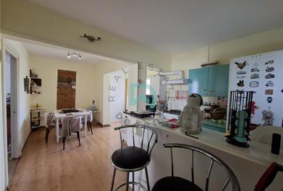 Apartament cu 3 camere semidecomandat în Tractorul - 8