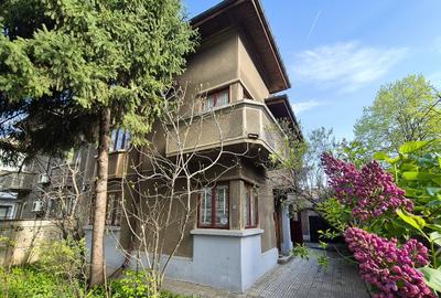 Casă cu 8 camere cu Garaj în Iancului - 1