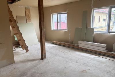 Apartament cu 2 camere decomandat în Valea Aurie - 3