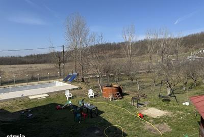 Casă cu 8 camere cu Teren 10800 Mp în Galicea - 1