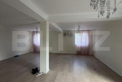Spațiu comercial, de 138 mp, în Central - 4