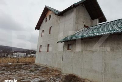 Casă cu 5 camere cu Teren 2500 Mp în Central - 4