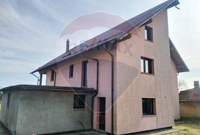 Casa / Vila cu 7 camere si 3500 mp teren-Buhusi - 2