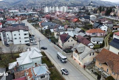 Casă cu 4 camere cu Teren 250 Mp în Central - 11