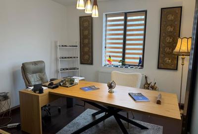 Spațiu comercial, de 200 mp, în Central - 4