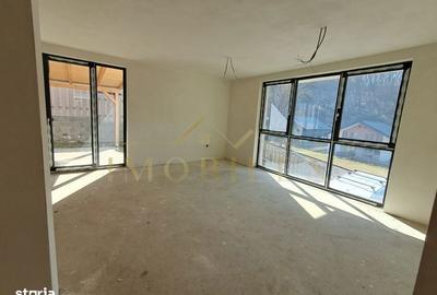 Casă cu 4 camere cu Teren 273 Mp în Florești