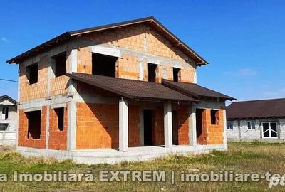 Casa cu 4 camere la rosu si 1000 mp teren, in com Dragane?ti