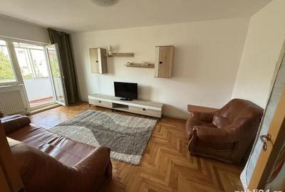 Apartament cu 4 camere decomandat în Lipovei