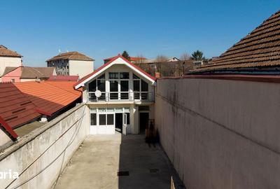 Spațiu comercial, de 300 mp, în Central - 7