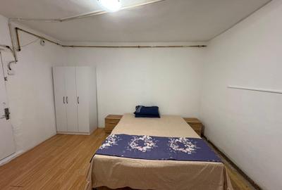 Garsonieră în Titan - 2