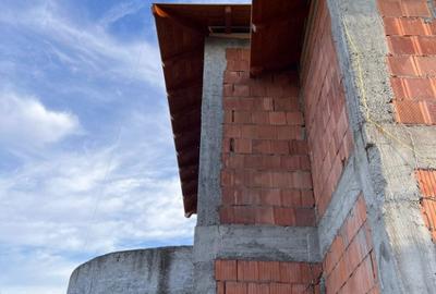 Casă cu 5 camere cu Teren 1440 Mp în Semlac - 1