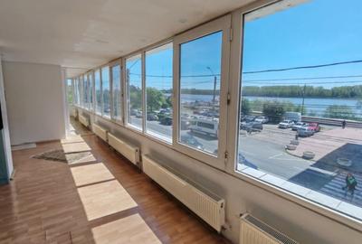 Apartament cu 6 camere decomandat în Faleză